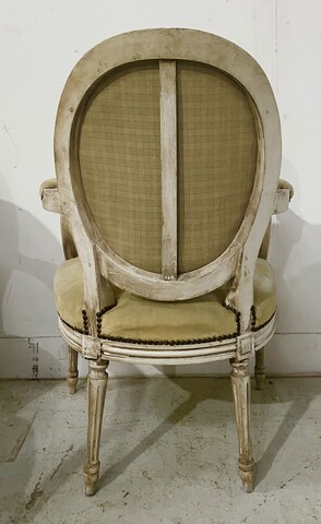 suite de six fauteuils à médaillon style Louis XVI bois patiné . XIX siècle .