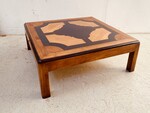 table basse architecturale plateau marqueté dessin géométrique . XX siècle .