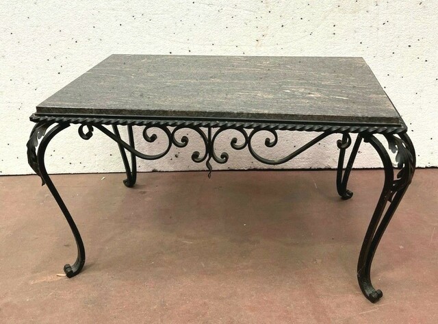 Table basse en fer forgé et marbre XX siècle