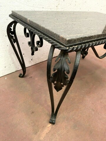 Table basse en fer forgé et marbre XX siècle