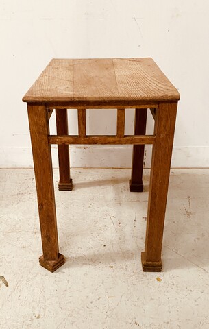 table basse minimaliste architecturale en chêne massif . XX siècle .