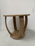 table basse ronde art déco en placage de bois de chêne . XX siècle .