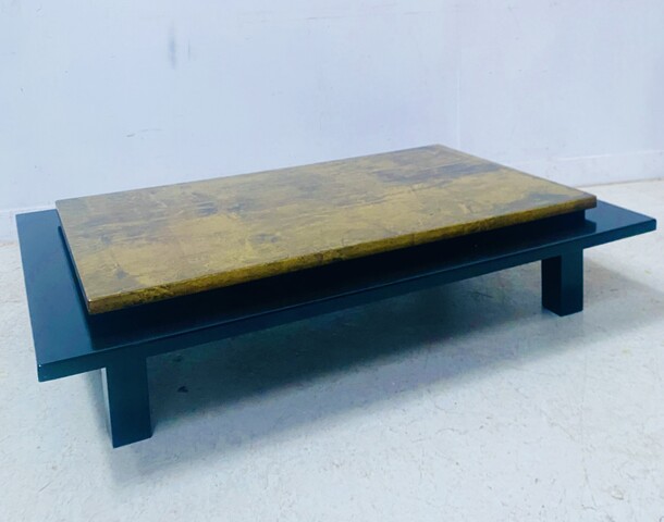 Table basse style Japonaise circa 70 plateau en laque  noir et or . XX siècle .