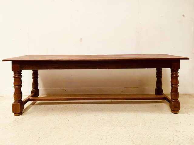 table de monastère en bois massif piétement boule à entretoise . XIX siècle .