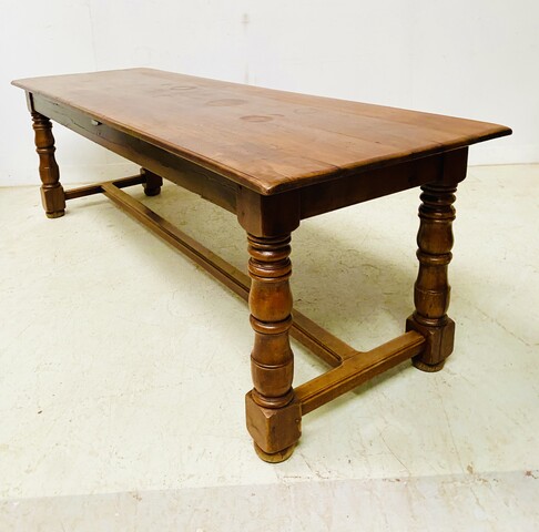 table de monastère en bois massif piétement boule à entretoise . XIX siècle .