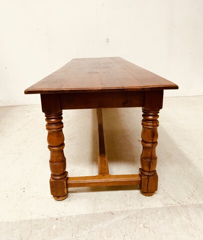 table de monastère en bois massif piétement boule à entretoise . XIX siècle .