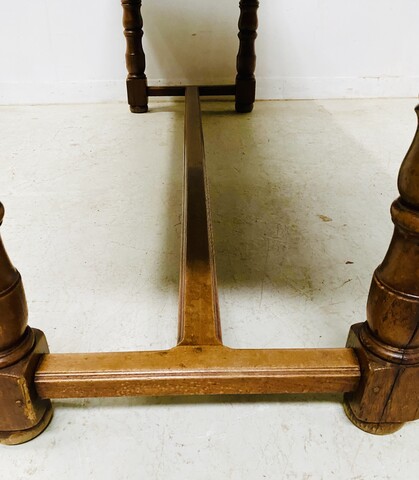 table de monastère en bois massif piétement boule à entretoise . XIX siècle .