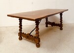 table de monastère en noyer massif pieds torsadés à entretoise . XIX siècle .