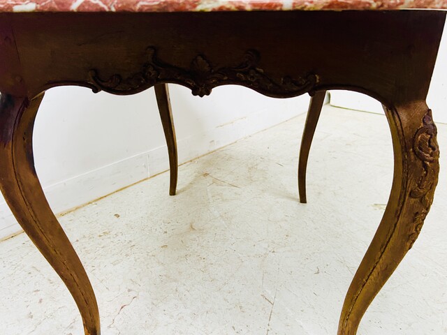 table de salon époque Louis XV en chêne massif dessus marbre . XX siècle .