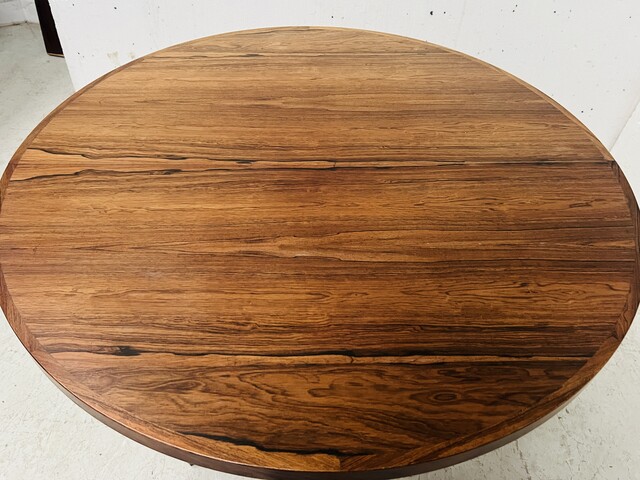 table en teck à allonges conçue par John Mortensen . XX siècle .