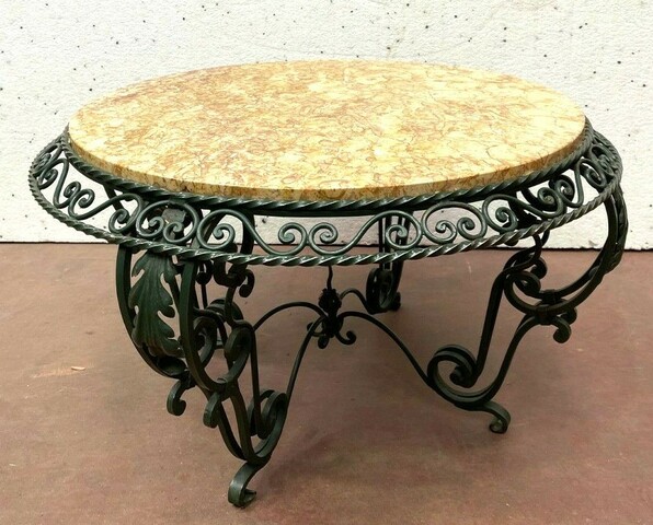 Table ronde de salon en fer forgé et marbre XX siècle
