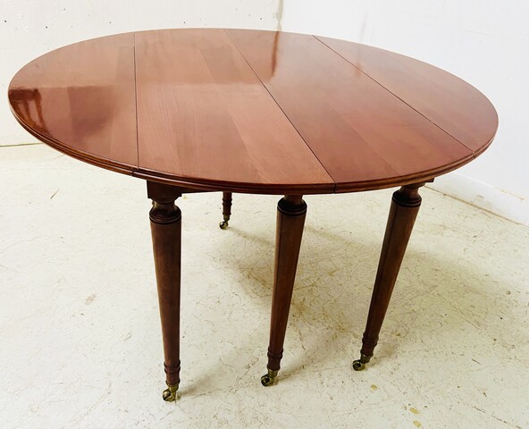 table six pieds à abattant en acajou massif piétements conique . XIX siècle .
