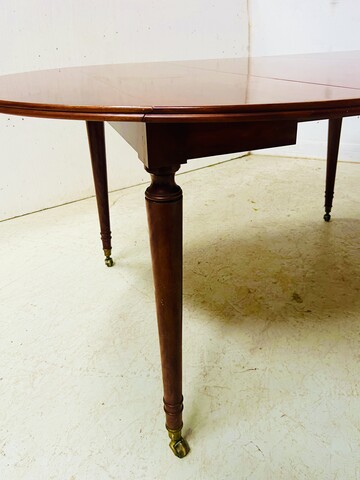 table six pieds à abattant en acajou massif piétements conique . XIX siècle .