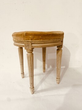 tabouret ancien travail de style Louis XVI bois laque blanc . XX siècle .