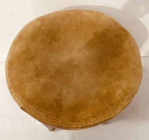 tabouret ancien travail de style Louis XVI bois laque blanc . XX siècle .