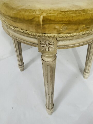 tabouret ancien travail de style Louis XVI bois laque blanc . XX siècle .