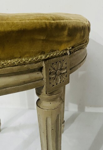 tabouret ancien travail de style Louis XVI bois laque blanc . XX siècle .