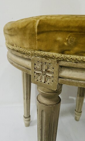 tabouret ancien travail de style Louis XVI bois laque blanc . XX siècle .