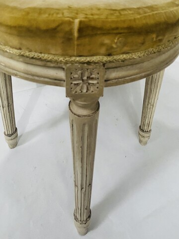 tabouret ancien travail de style Louis XVI bois laque blanc . XX siècle .