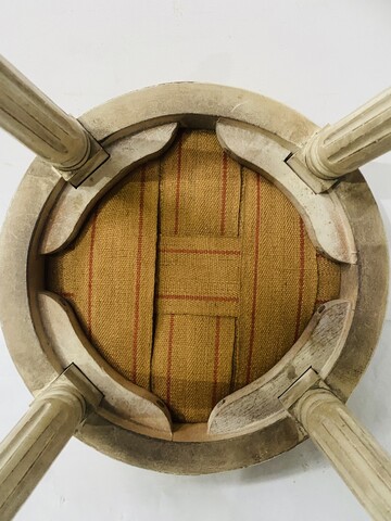 tabouret ancien travail de style Louis XVI bois laque blanc . XX siècle .