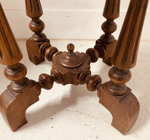 tabouret de style Louis Philipe en noyer massif assise tissus . XX siècle .