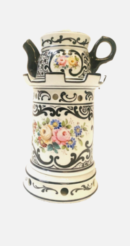 Théière en porcelaine polychrome . XX siècle .