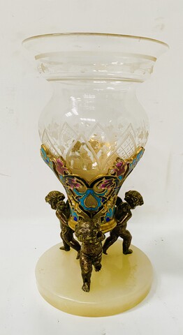 vase en cristal gravé belle monture en bronze et émaux polychrome . XIX siècle .