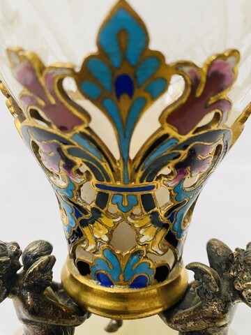 vase en cristal gravé belle monture en bronze et émaux polychrome . XIX siècle .