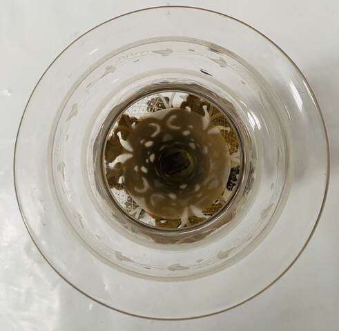 vase en cristal gravé belle monture en bronze et émaux polychrome . XIX siècle .