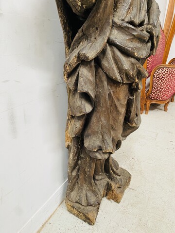 vierge de pitié en bois finement sculpté trace de polychromie . XVI siècle .