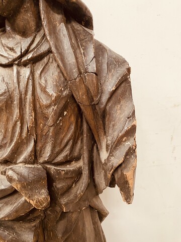 vierge de pitié en bois finement sculpté trace de polychromie . XVI siècle .