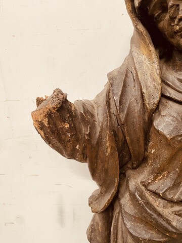 vierge de pitié en bois finement sculpté trace de polychromie . XVI siècle .