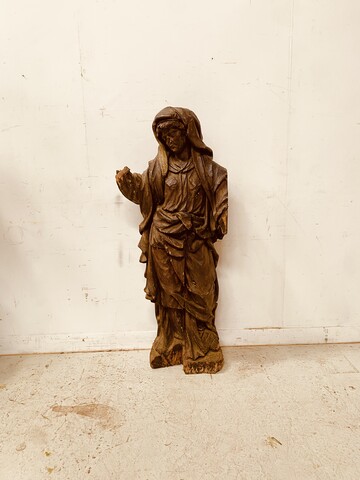 vierge de pitié en bois finement sculpté trace de polychromie . XVI siècle .