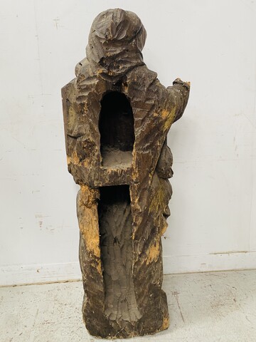vierge de pitié en bois finement sculpté trace de polychromie . XVI siècle .