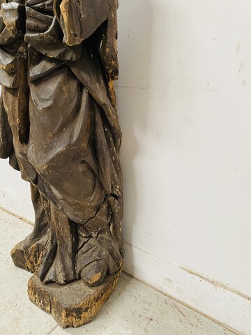 vierge de pitié en bois finement sculpté trace de polychromie . XVI siècle .