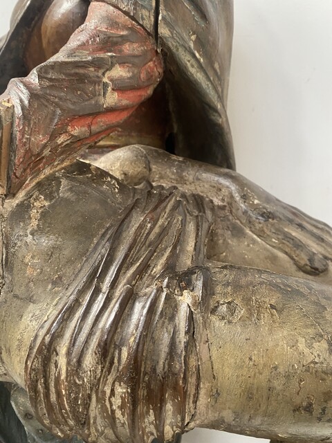 vierge de pitié en bois sculpté polychrome et doré . XVI siècle.