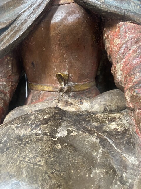 vierge de pitié en bois sculpté polychrome et doré . XVI siècle.