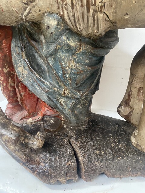 vierge de pitié en bois sculpté polychrome et doré . XVI siècle.