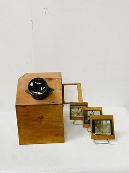  visionneur de photos sur verre boite en noyer massif . XIX siècle .