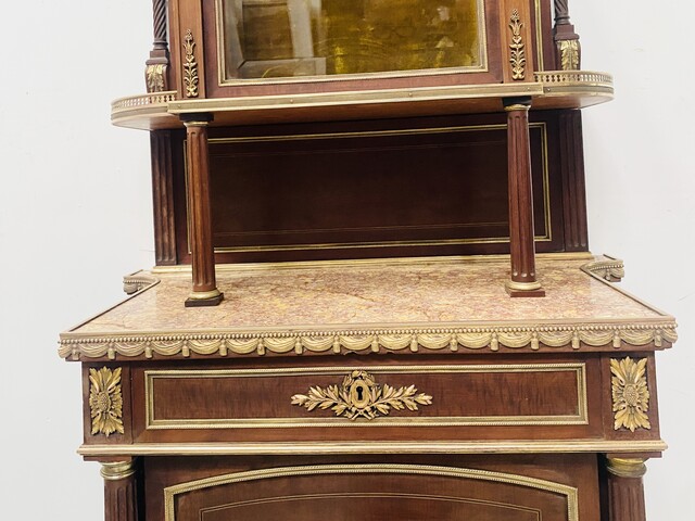 vitrine acajou et bronze ciselé atelier du Faubourg Saint-Antoine .XX siècle.