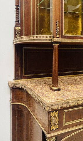vitrine acajou et bronze ciselé atelier du Faubourg Saint-Antoine .XX siècle.