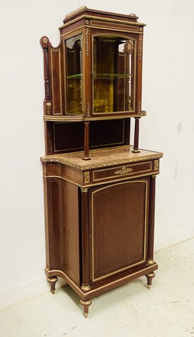 vitrine acajou et bronze ciselé atelier du Faubourg Saint-Antoine .XX siècle.