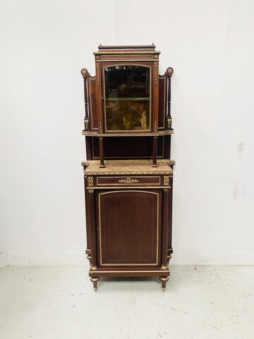 vitrine acajou et bronze ciselé atelier du Faubourg Saint-Antoine .XX siècle.