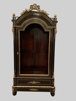 Vitrine d'apparat Napoléon III en bois noir et bronze ciselé doré XIX siècle