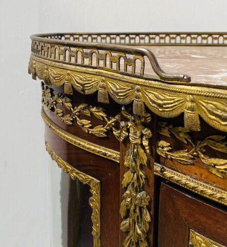 vitrine époque napoléon III placage d'acajou ornementation de bronze.XX siècle.