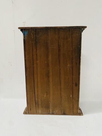 Vitrine mural en bois massif massif comportant deux portes . XIX siècle .