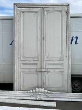  Vous en avez un à vendre ? Vendez le vôtre boiserie réalisé avec des éléments anciens patine blanche . XIX siècle .