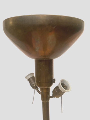  Vous en avez un à vendre ? Vendez le vôtre lampadaire art déco en laiton deux bras de lumière . XX siècle .