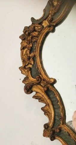  Vous en avez un à vendre ? Vendez le vôtre miroir Italien en bois sculptée double patine or et vert . XIX siècle .