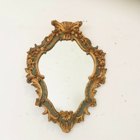  Vous en avez un à vendre ? Vendez le vôtre miroir Italien en bois sculptée double patine or et vert . XIX siècle .